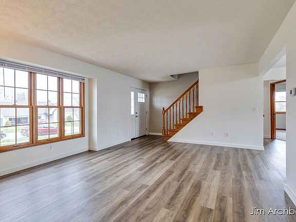 4th image of 2927 Valley Ave NW