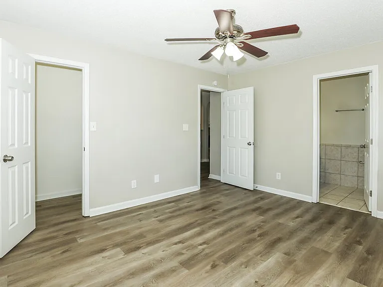 1299 N Hampton Dr — Photo 9