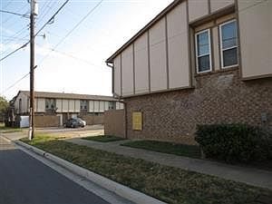 1st image of 719 N Center St APT 10