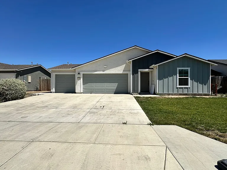 1892 Capistrano Ave — Photo 2