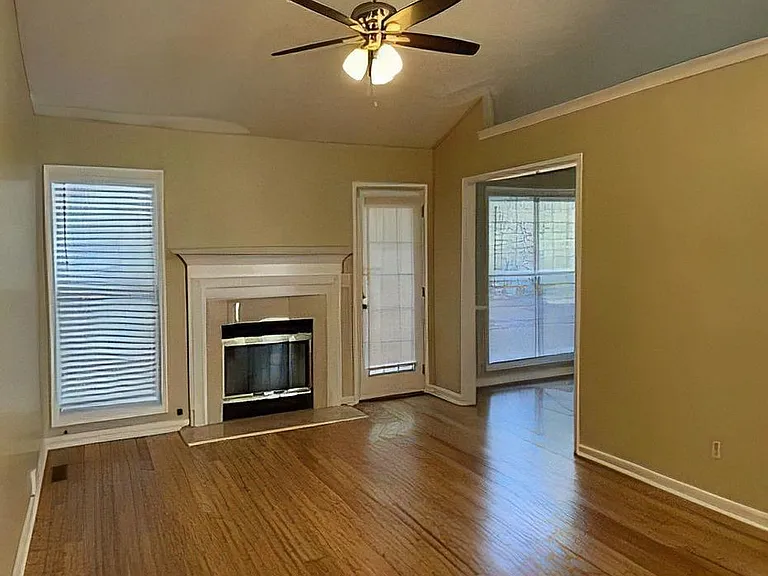 188 Melody Ln — Photo 2