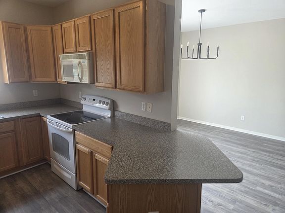 5th image of 3211 Addington Dr