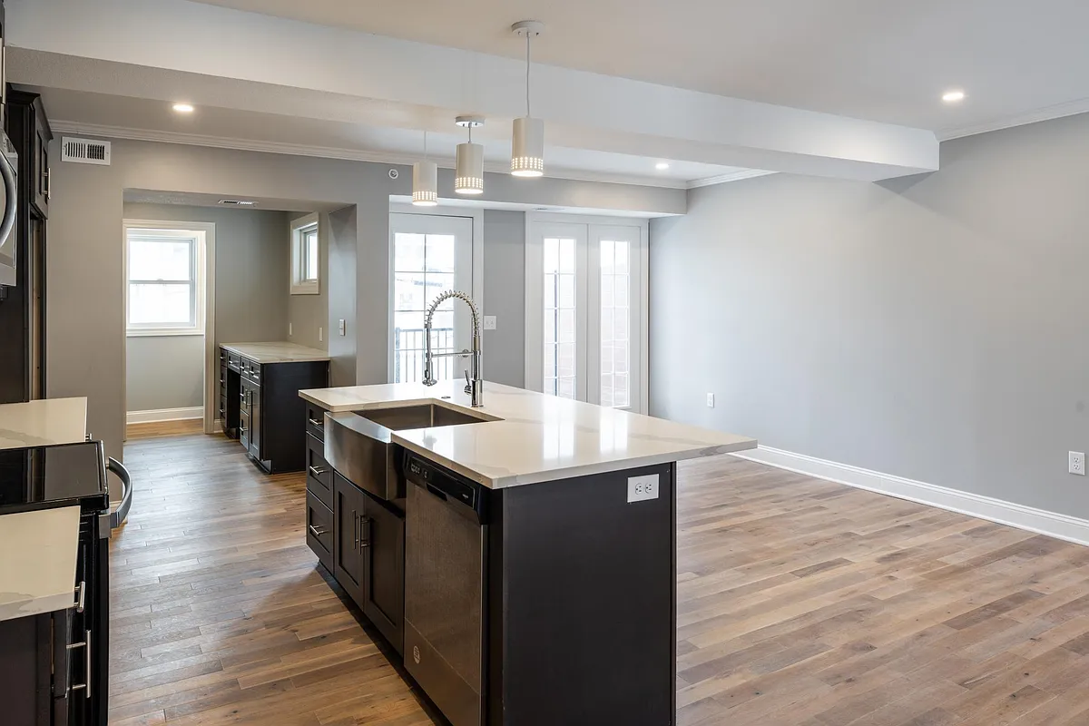 Building Photo - Plaza Townhomes