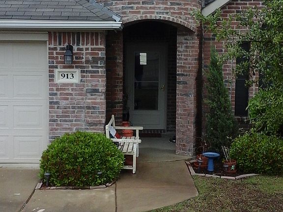 2nd image of 913 Westfield Dr