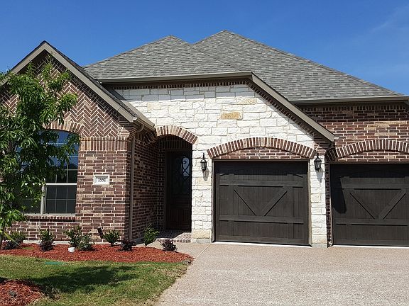 3rd image of 1551 Trowbridge Cir