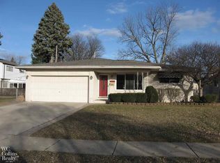 34126 Foxboro Rd, Sterling Heights, MI 48312