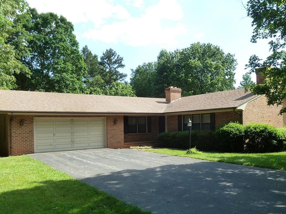 1st image of 115 Oxford Cir