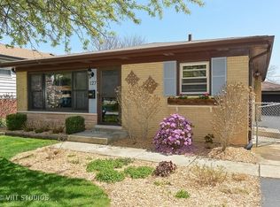 127 Grove Ave, Glen Ellyn, IL 60137