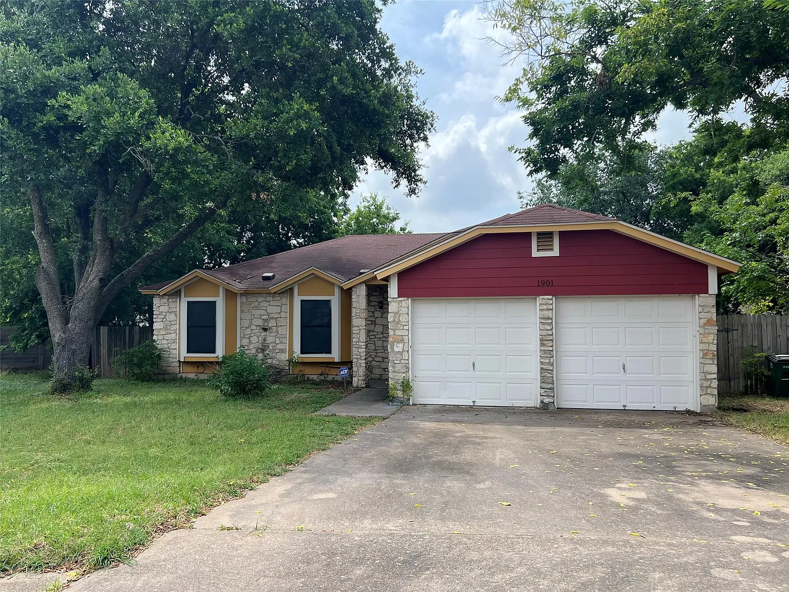 3 bed, 2.0 bath, 1228 sqft, $1,745 — Photo 1
