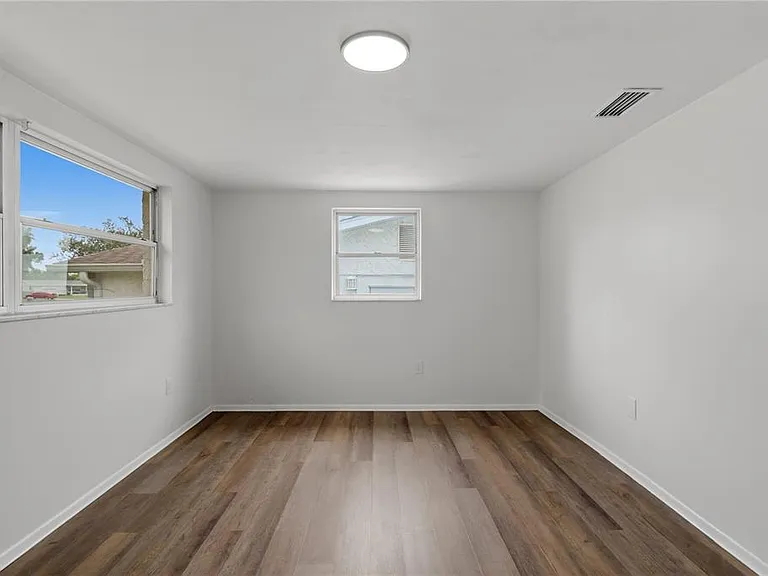 5165 Greenwood St — Photo 19