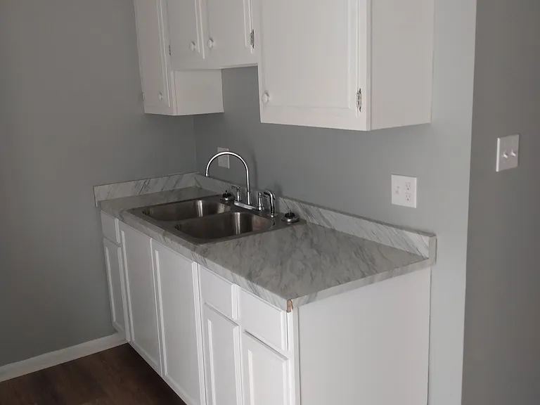235 W Poplar St — Photo 5