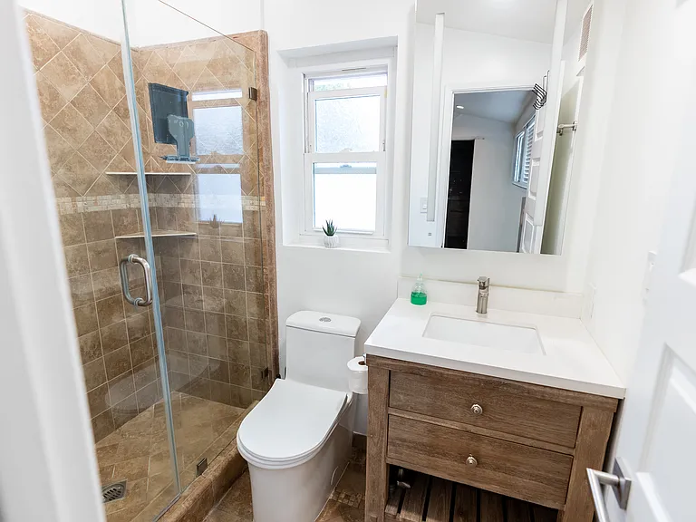 20851 Burbank Blvd — Photo 10