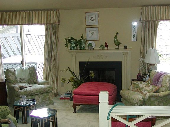 2nd image of 3969 Oakridge Cir