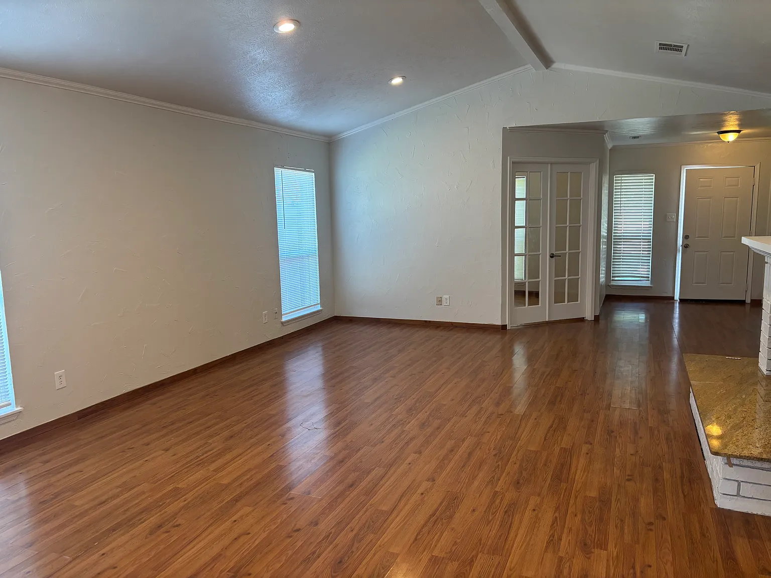 4 bed, 1800 sqft, $2,450 — Photo 2