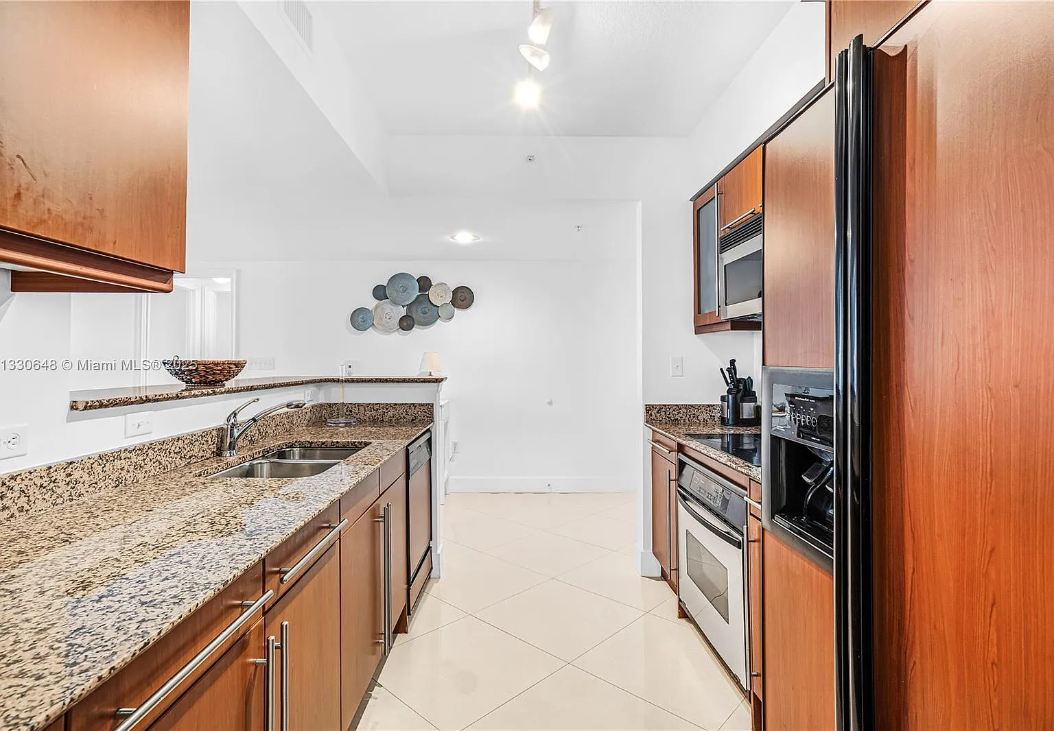 2080 Ocean Drive Condo — Photo 4