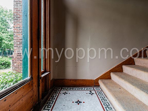 4th image of 911 Forest Ave APT 3