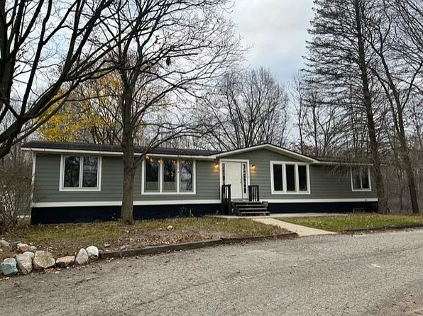 4675 Shiloh Ln, White Lake, MI 48383