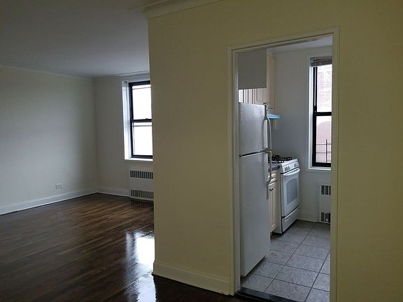3rd image of 8715 37th Ave APT 6N
