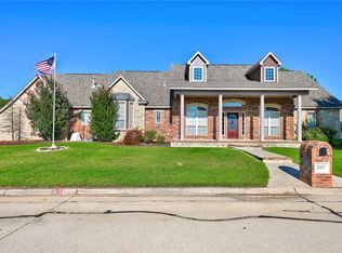 207 Stone Creek Rd, Midwest City, OK 73130