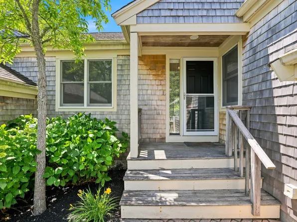 4 Wildflower Ln #4, Yarmouth Port, MA 02675