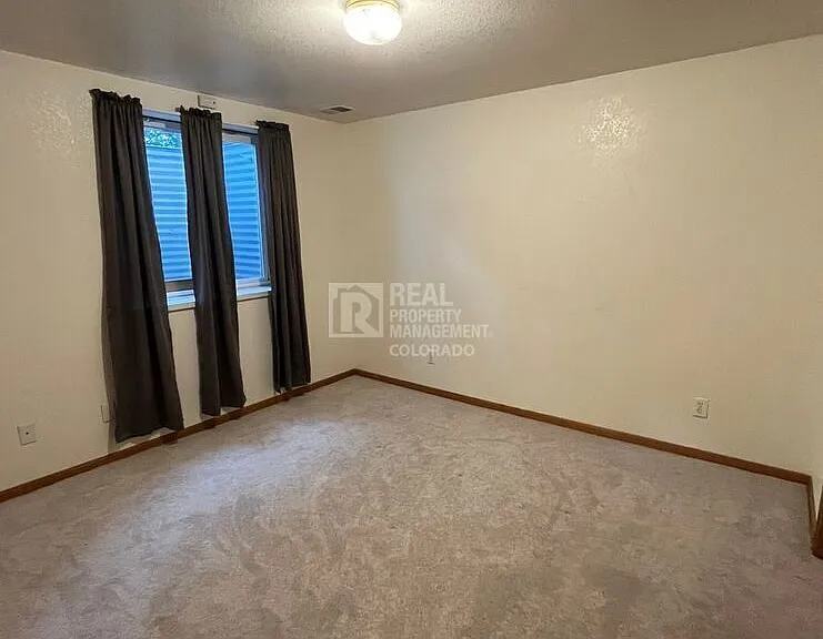 2511 Glendale Ct — Photo 11
