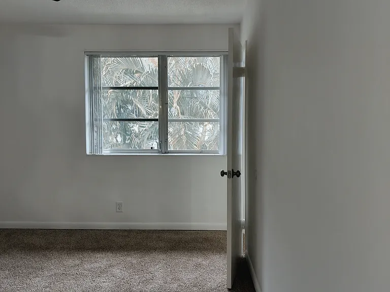 5950 NE 18th Ter #729 — Photo 8