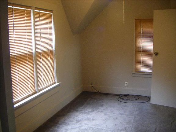 4th image of 830 Queen Anne St APT 2