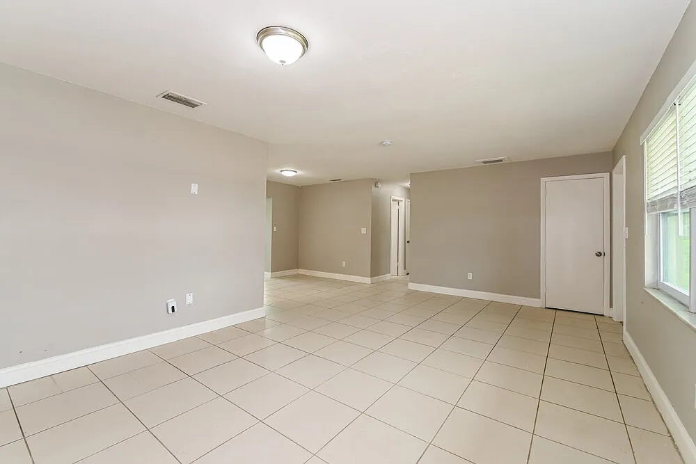2 bed, 2.0 bath, 1393 sqft, $1,620 — Photo 4