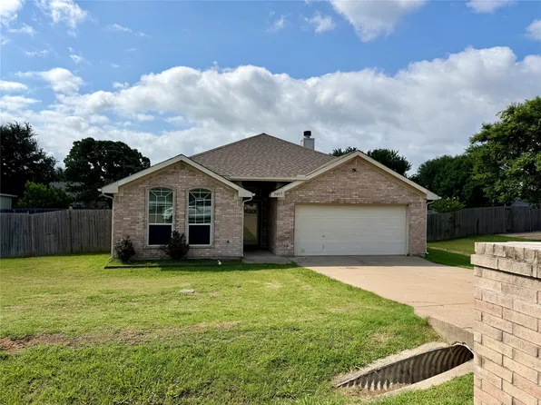 3005 Stroll Dr, Granbury, TX 76049