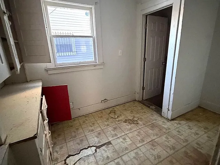 298 W Park St — Photo 10