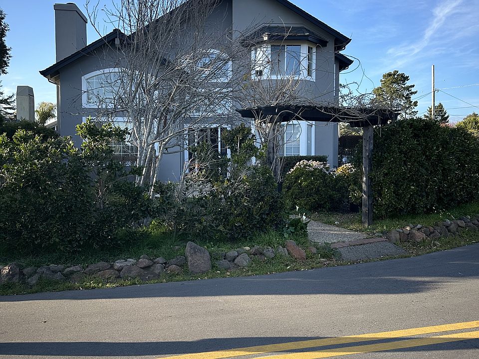 1st image of 207 Toledo Dr