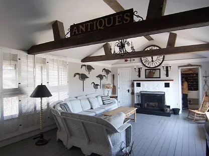 Amagansett Dunes Designer Renovated Cottage, Steps to the Ocean — Photo 2