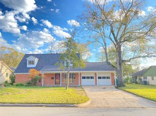 6 Little John Ln, Conroe, TX 77301