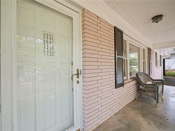3rd image of 589 Creek View Dr