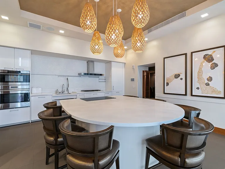 1555 Kapiolani Blvd #2000 — Photo 32