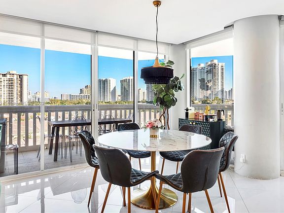 4th image of 1000 W Island Blvd APT 809