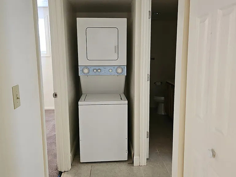 1208-1210 E Grove St #104 — Photo 7