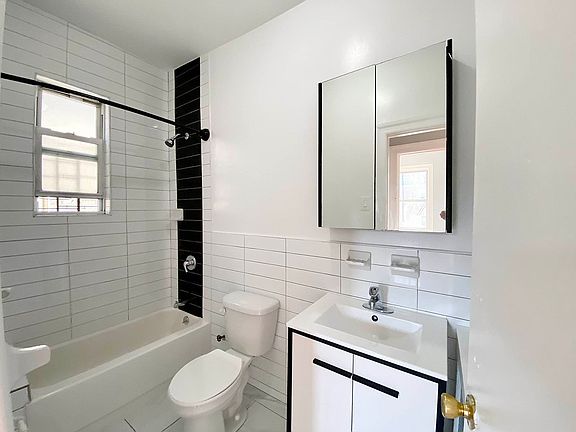 3rd image of 2729 Matthews Ave #2