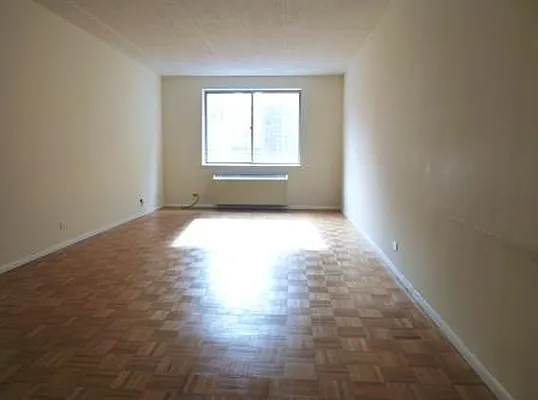 Rented by Siderow Residential Group | media 17