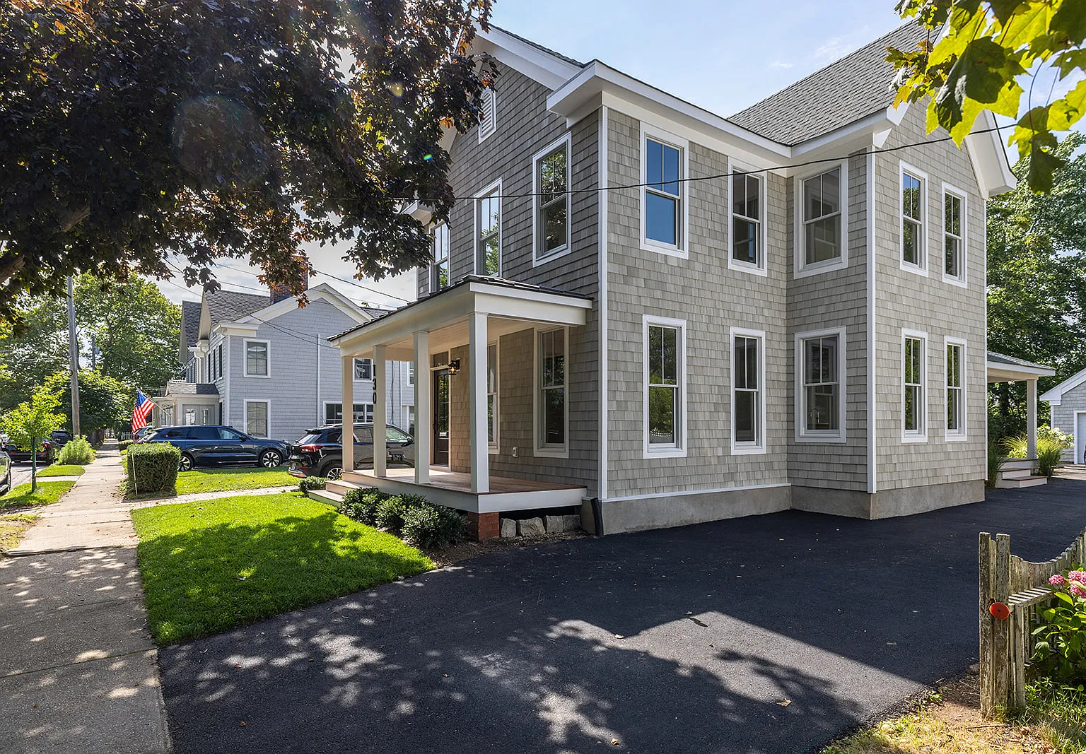 Beautifully renovated in the heart of Greenport — Photo 2