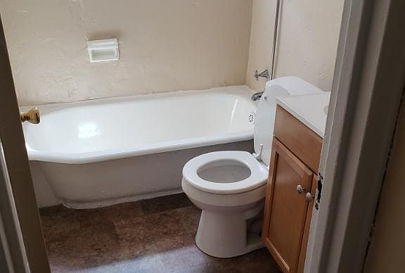3rd image of 1000 Holland Ave APT G6