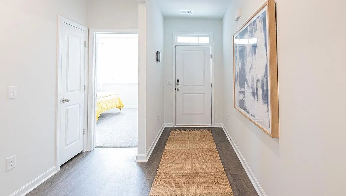 3 bed, 2.0 bath, 1679 sqft, $2,300 — Photo 2