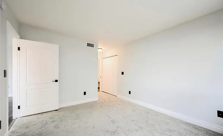 708 Anne Ln — Photo 5