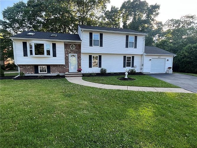 1st image of 17 Allison Ct
