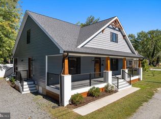 206 Point Ln, Solomons, MD 20688