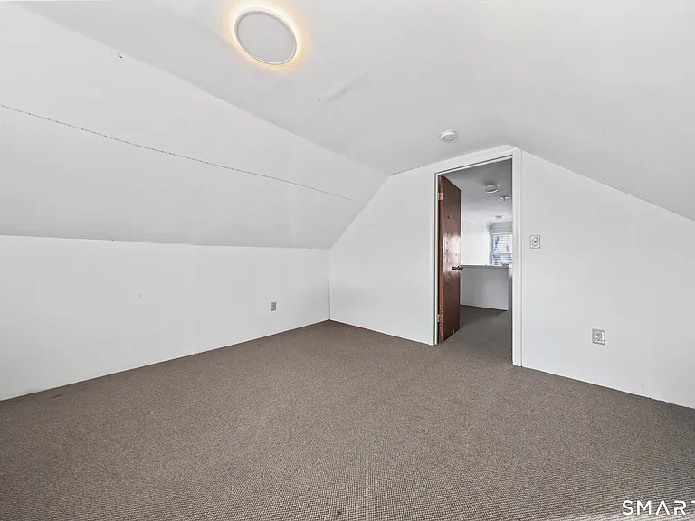196 Waite St — Photo 7