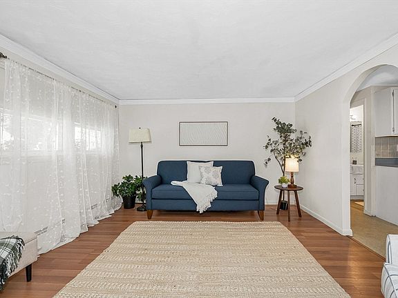 4th image of 18 Newton Ave