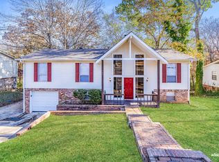703 Oak Dr E, Trussville, AL 35173