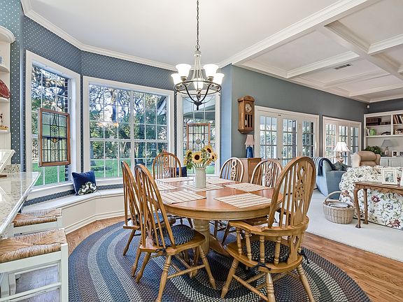 5th image of 8 Inwood Terrace Dr