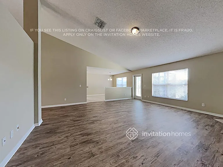 1266 N Ridge Blvd — Photo 4